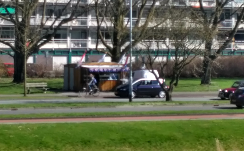 Here it is, the photobombing Citroën 2CV on the right.